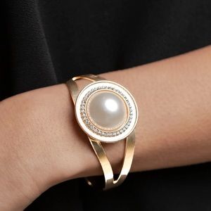 NWT Gold & White Pearl Bracelet
